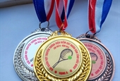Bán cúp thể thao,huy chương ăn mòn in logo 